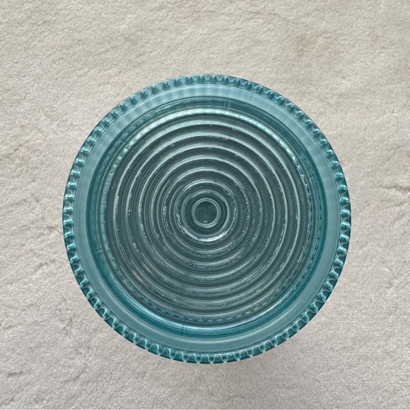 Starbucks Spring 2022 Iridescent Mermaid Scale Venti Cold Cup Tumbler 24 oz - Picture 4 of 5